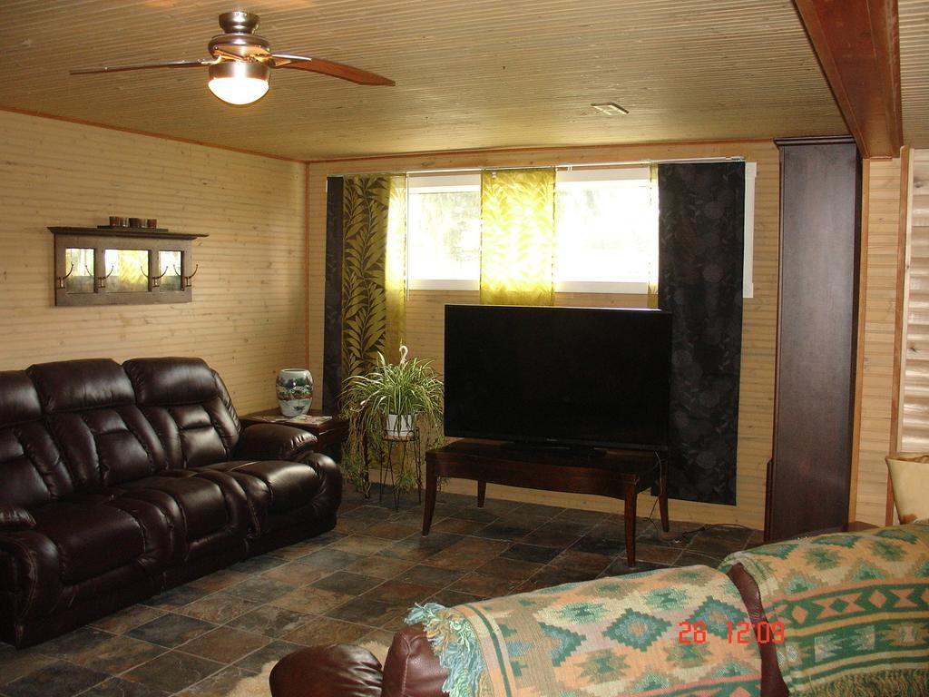 Eileen'S Bed & Breakfast/Guest House Hay River Luaran gambar