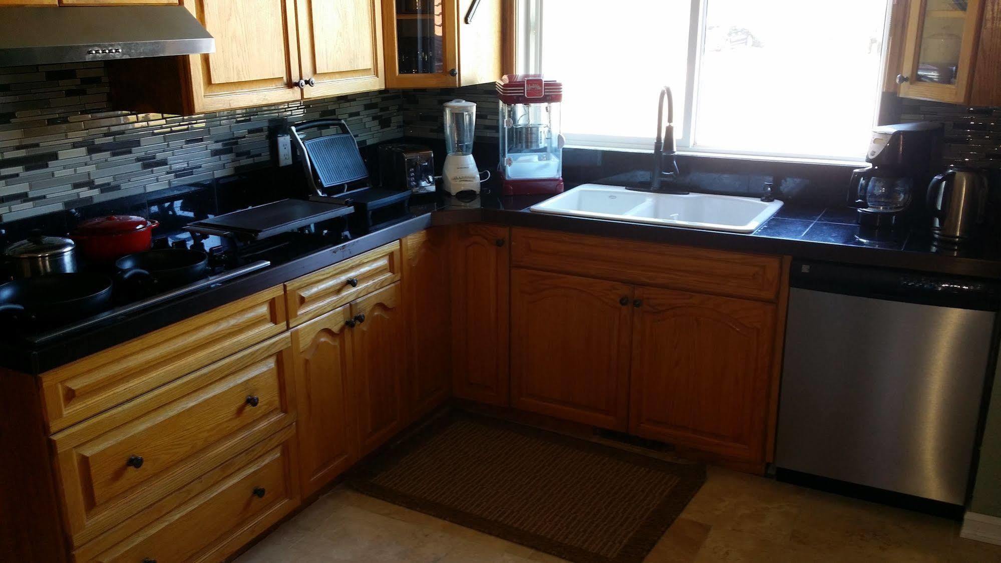Eileen'S Bed & Breakfast/Guest House Hay River Luaran gambar