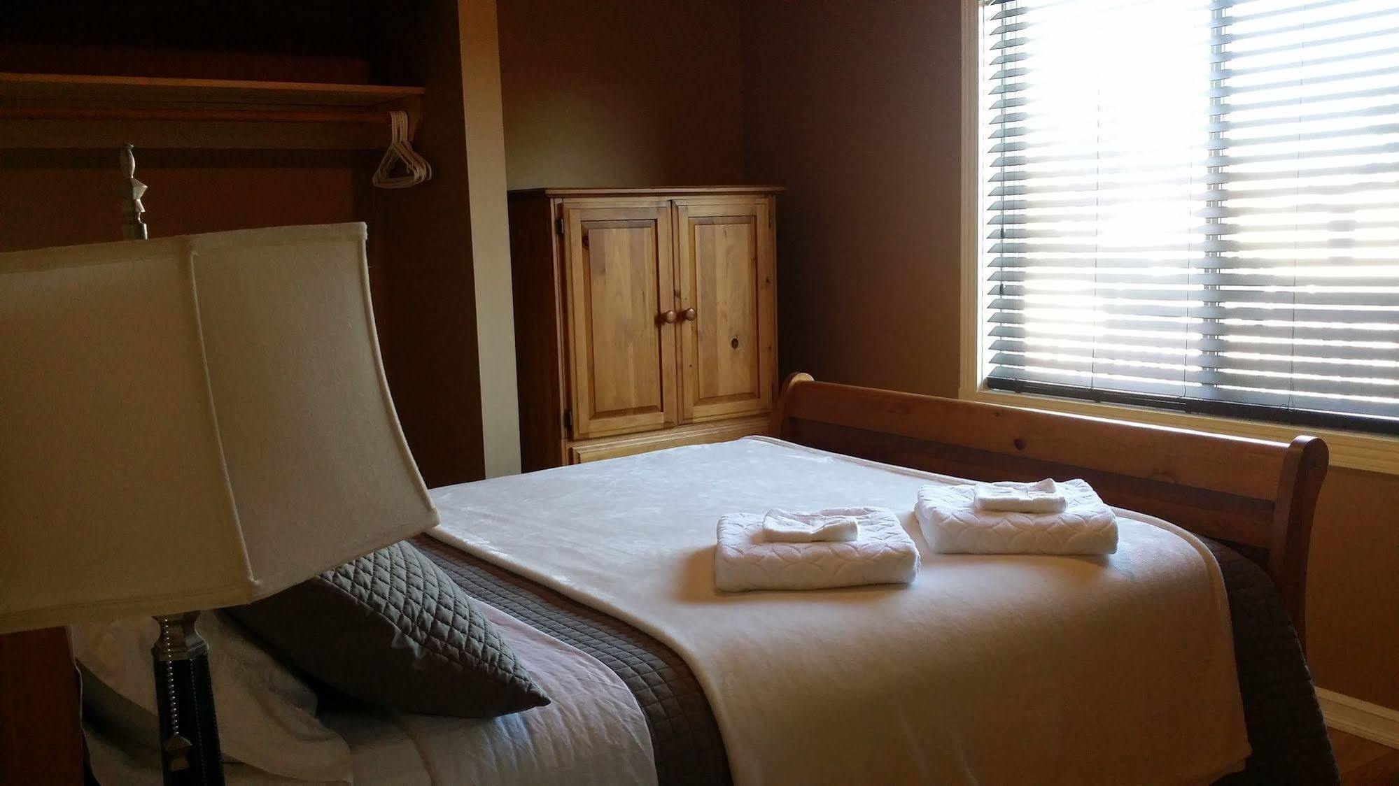 Eileen'S Bed & Breakfast/Guest House Hay River Luaran gambar