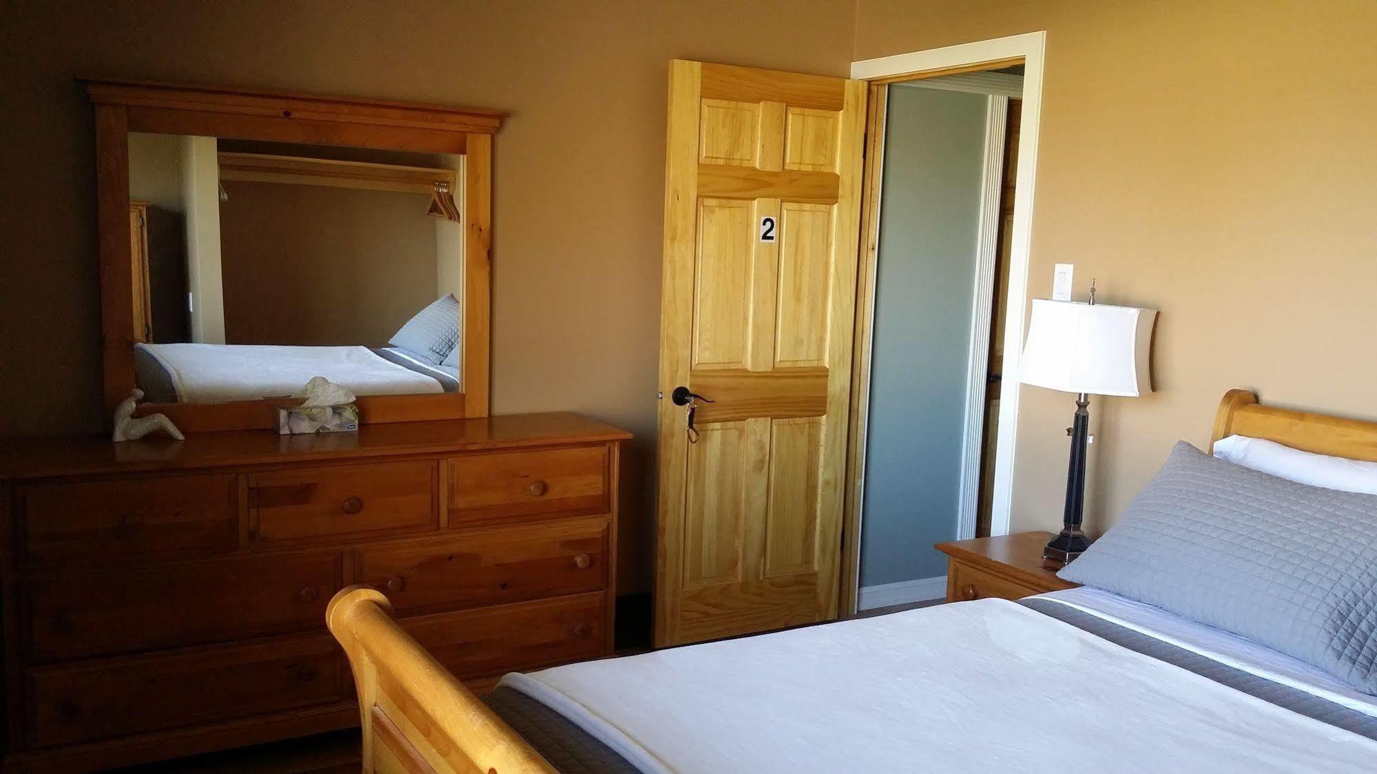 Eileen'S Bed & Breakfast/Guest House Hay River Luaran gambar