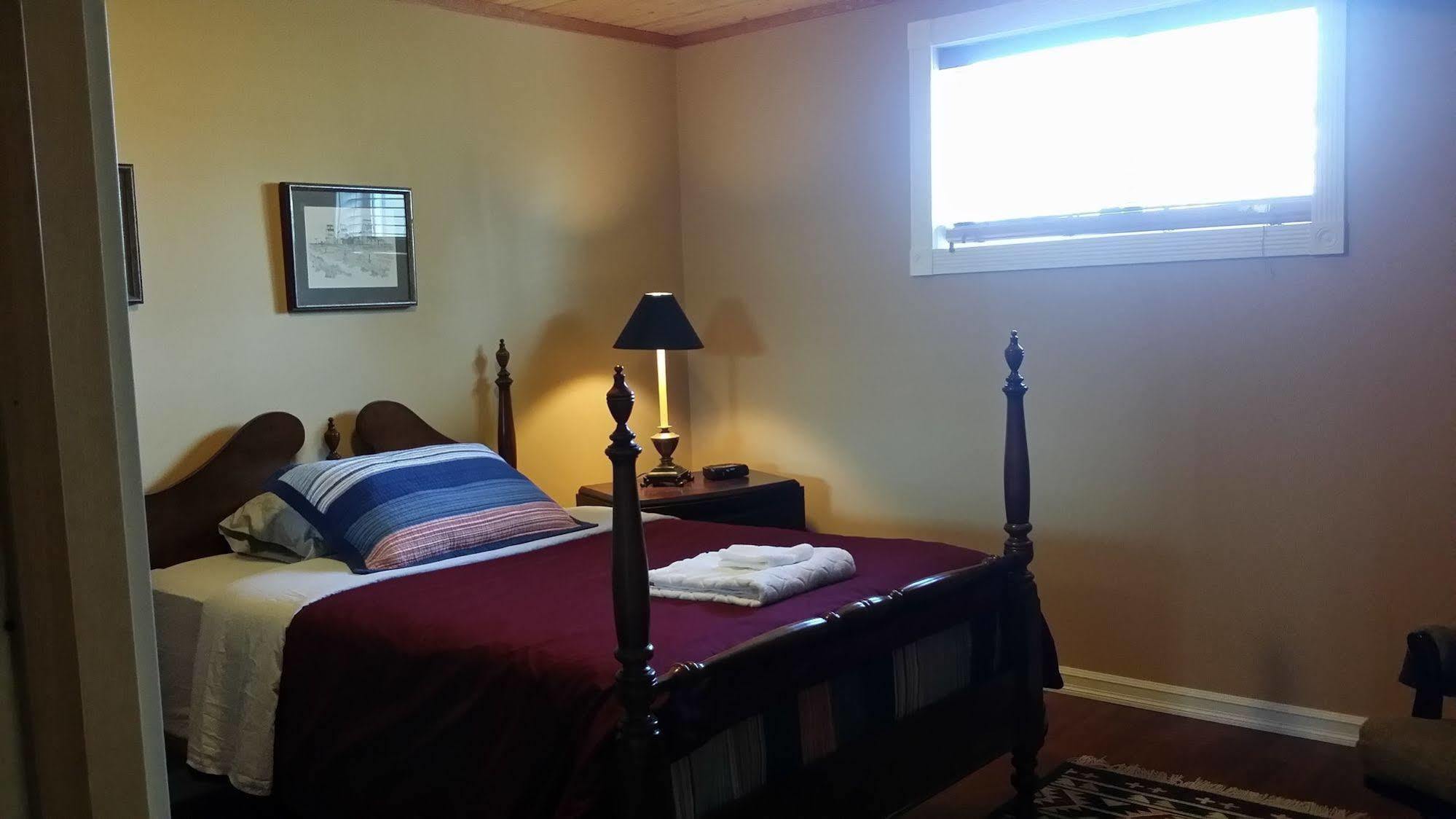 Eileen'S Bed & Breakfast/Guest House Hay River Luaran gambar