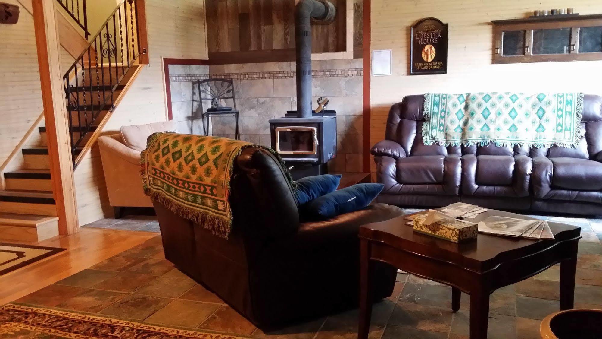 Eileen'S Bed & Breakfast/Guest House Hay River Luaran gambar