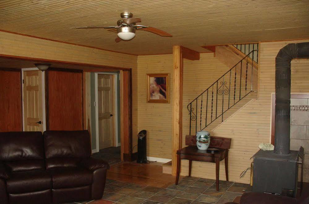 Eileen'S Bed & Breakfast/Guest House Hay River Luaran gambar